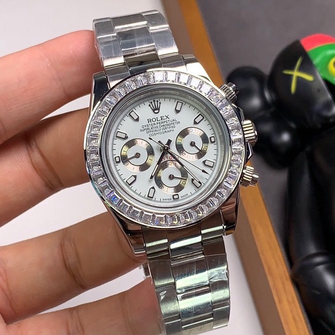 Bộ máy đồng hồ Rolex nam sử dụng bộ chuyển động cơ học hoàn toàn tự động, kích thước chữ siêu sáng 40mm