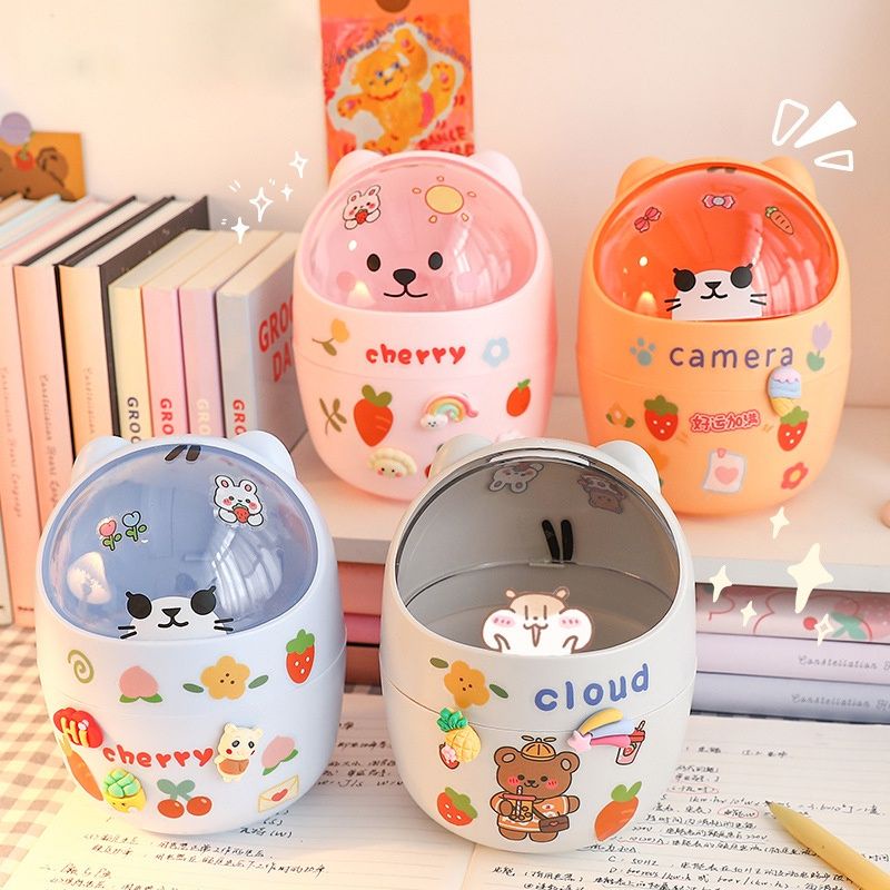 Thùng rác mini có thể đựng bút, phụ kiện hình gấu &amp; mèo cute (kèm túi rác + sticker ngẫu nhiên)