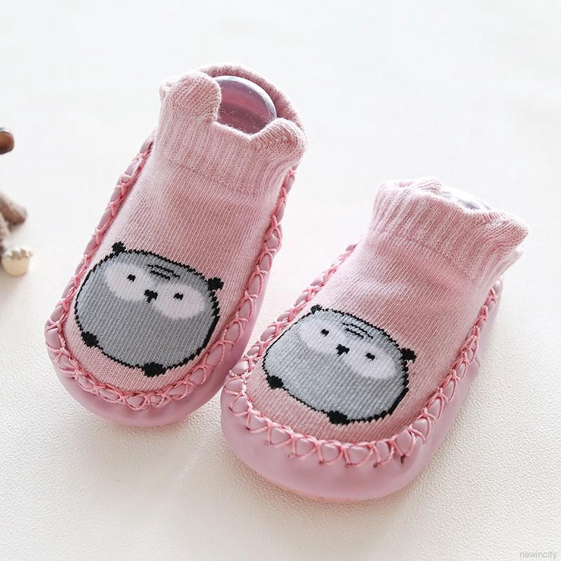 Vớ chống trượt hoạ tiết hoạt hình giữ ấm cho bé