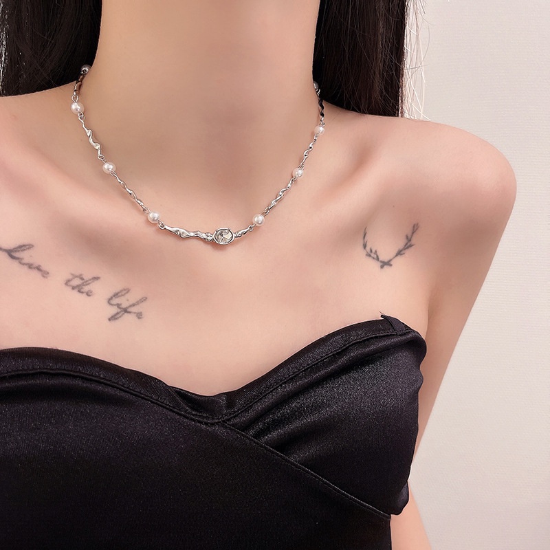 Vòng cổ Đính Ngọc Trai Và Đá Nhỏ Đơn Giản Cá Tính Dành Cho Nữ