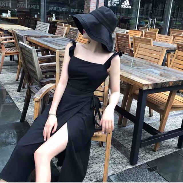 Váy xoè 2 dây, xẻ tà