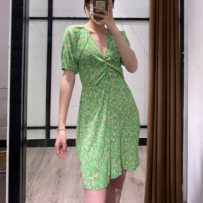 Váy ngắn hoa nhí xanh lục MNG