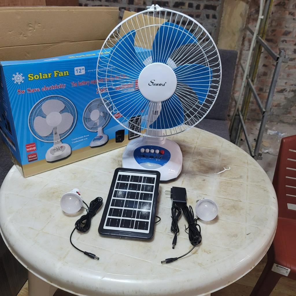 Quạt Tích Điện Để Bàn 12 Inc Vừa Sạc Bằng Năng Lượng Mặt Trời Vừa Sạc Bằng Điện Lưới Tặng Kèm 2 Bóng Đèn
