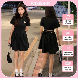 Váy đầm nữ cổ sơ mi cộc tay thêu logo buộc nơ lưng hở eo freesize dáng xoè màu đen đi chơi Wikishop C927