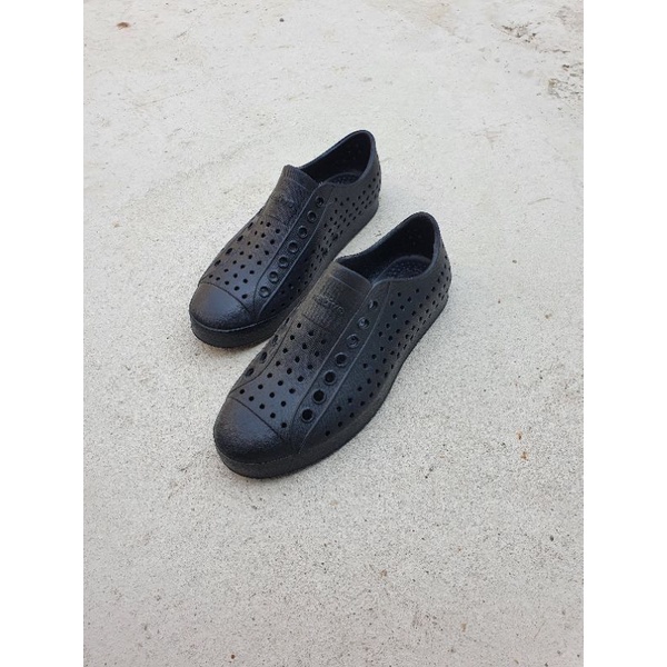 Giày nhựa Native xịn sz M7 đến M13 đi mưa vô tư