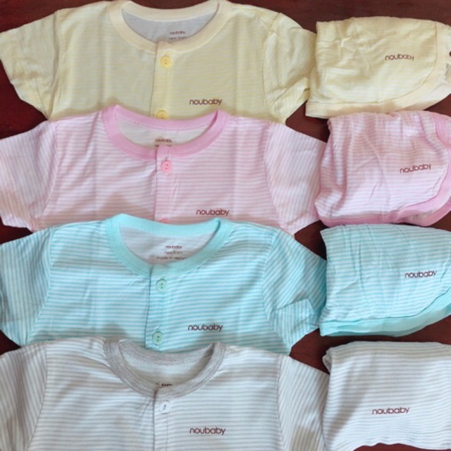 Noubaby kẻ cúc giữa