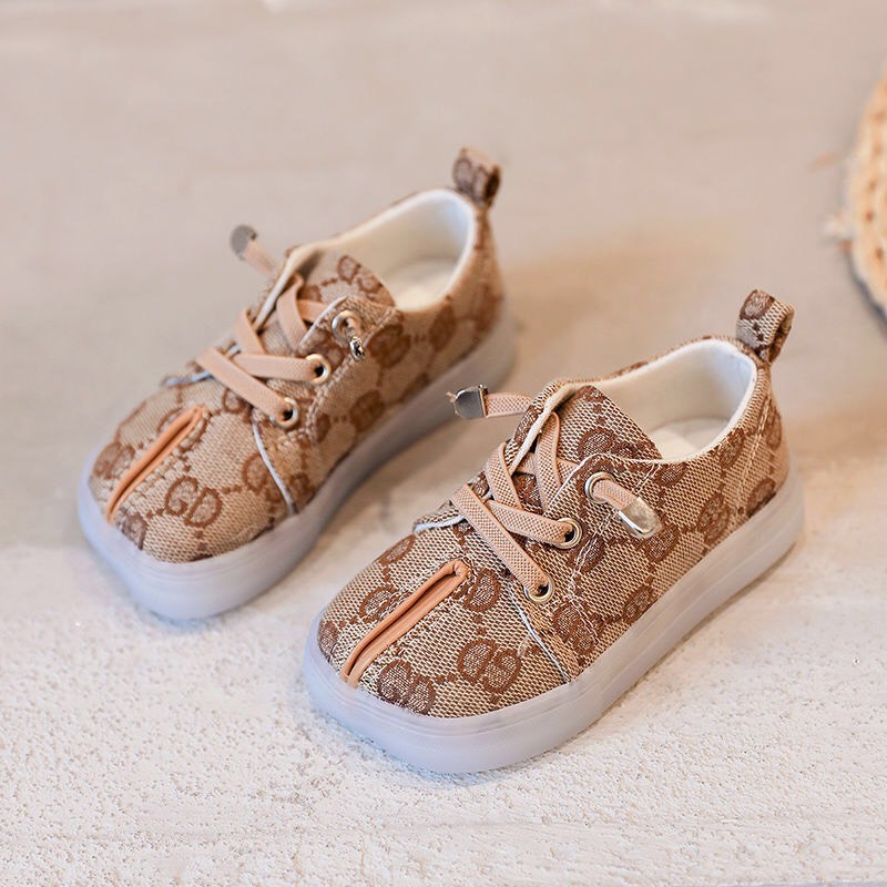 Giày kiểu mũi giày méo cho bé trai bé gái