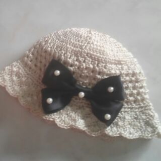 Mũ handmade bé gái con mẹ Khánh Nghi