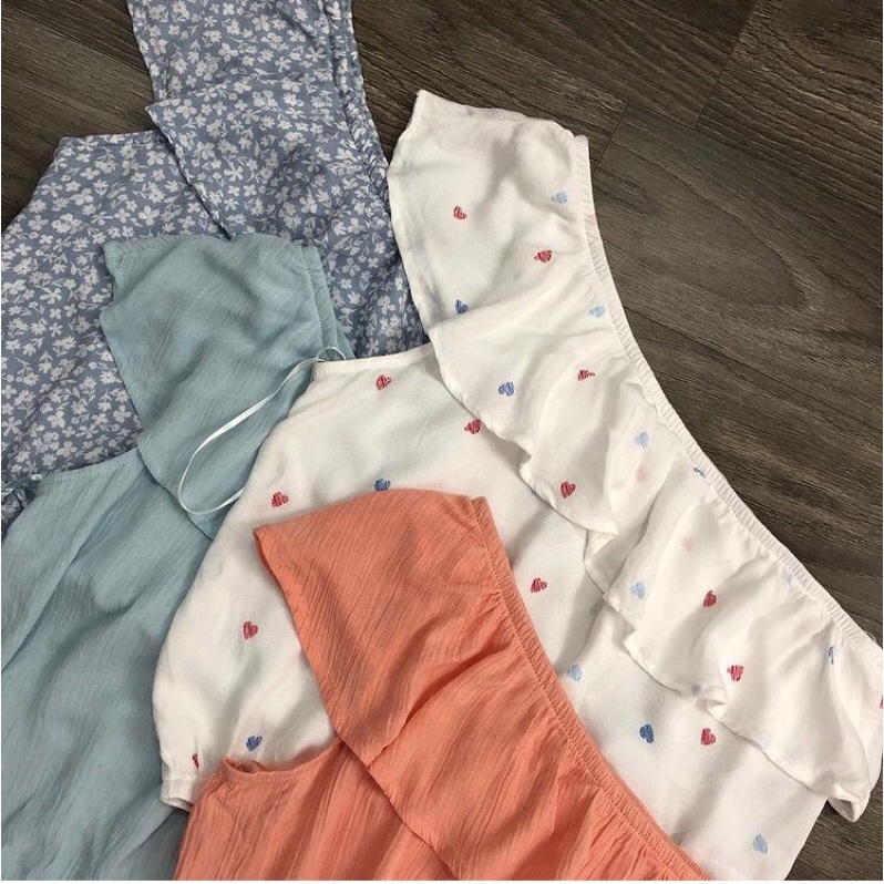 Pass New Áo Hippie Rose Marshalls Size M, L. New Tag 25$. Thanh lý áo croptop lệch vai xoè tầng siêu rẻ, siêu đẹp.