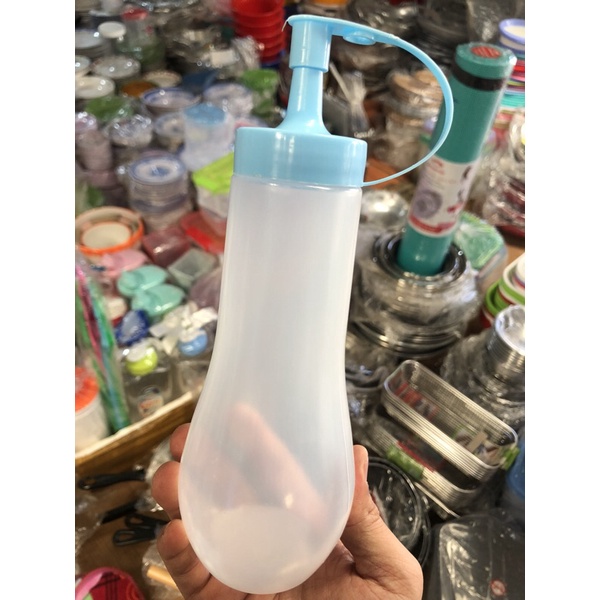 Bình đựng tương đen tương đỏ lớn 650ml có vòi nút đậy xịt tương tiện lợi