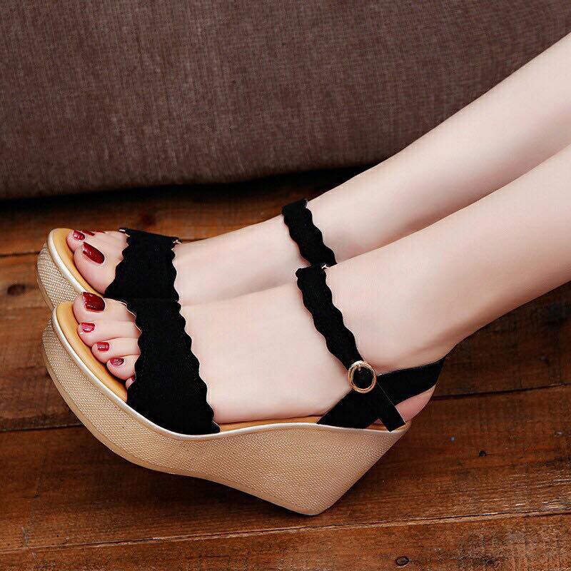 Hàng y hình Sandal xuồng 9cm bản đen sóng T&T