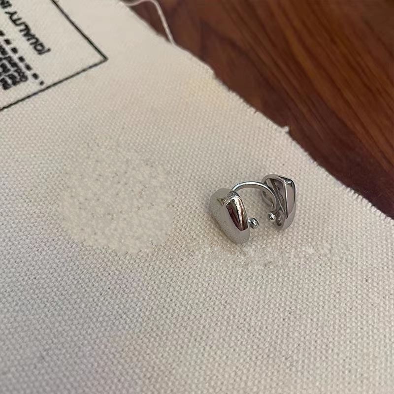 Khuyên tai hình trai tim phong cách hàn quốc