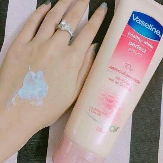 [𝐓𝐚̣̆𝐧𝐠 𝐦𝐚́𝐲 𝐦𝐚𝐬𝐬𝐚𝐠𝐞𝐫 𝐦𝐚̣̆𝐭]Dưỡng trắng an toàn-Vaseline 10X- 50X tuýp to 320ML thấm nhanh-không bết dính an toàn cho da