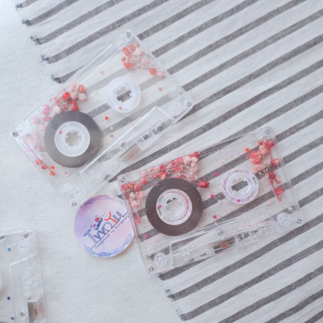 Móc khóa băng cassette trang trí hoa khô