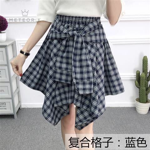 Váy ngắn lưng cao họa tiết caro phong cách Hàn Quốc