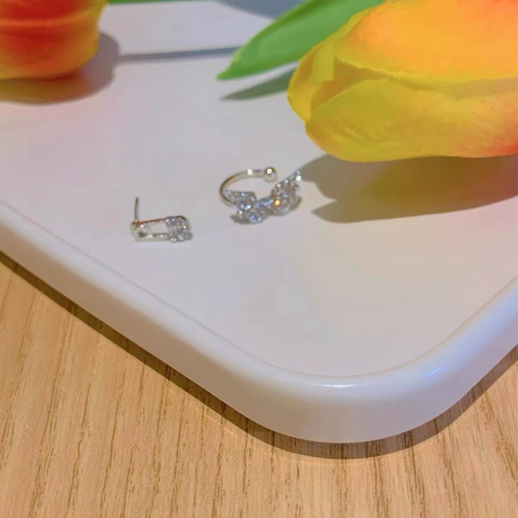 Bộ Hai Khuyên Tai Kẹp Vành Tai Đơn Giản Đính Đá zircon Tinh Tế Thiết Kế Tinh Tế Cao Cấp Thời Trang Cho Nữ