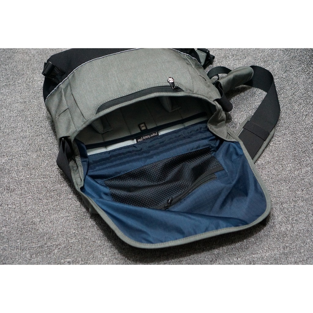 Crumpler Proper Roady 7500 có ngăn iPad