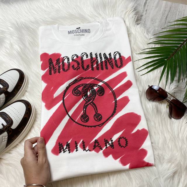 Áo thun nữ in chữ MOSCHINO