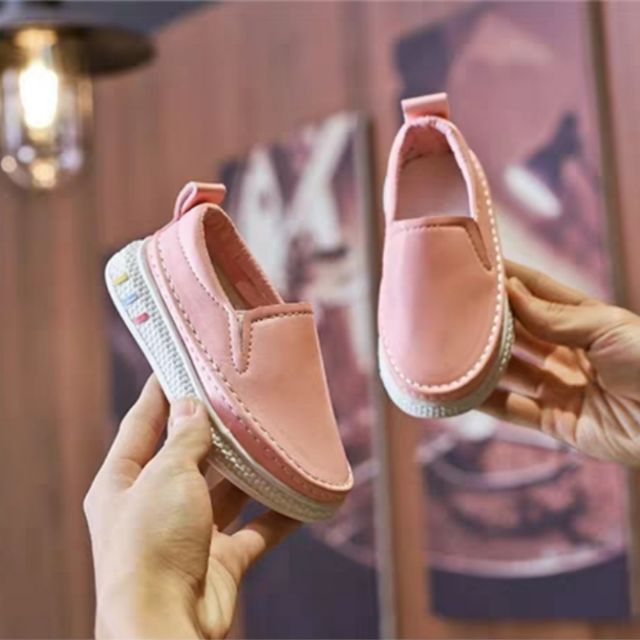 Giày slip on cho bé