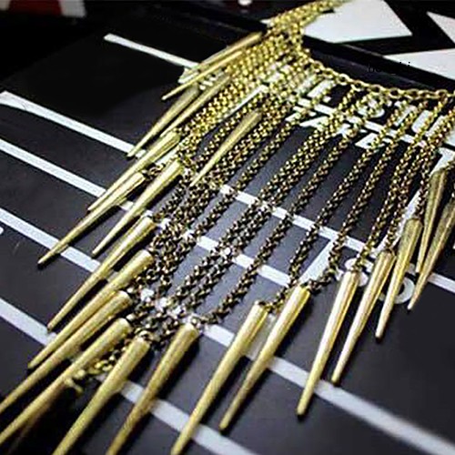 vòng cổ Dáng Dài Phối Đinh Tán Thời Trang Cá Tính Cho Nữ