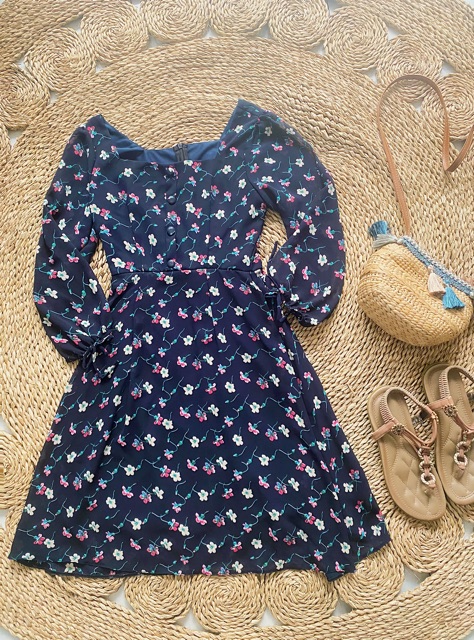 Đầm Bông Cổ Vuông Nút Bọc