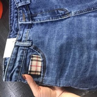 Quần Jean dáng baggy