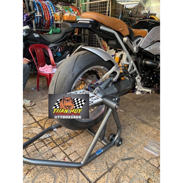 Ben nâng xe pkl Mô Tô dòng xe 1 gấp R9T , Streetfighter Ducati , chống nâng xe bánh sau chính hãng M-Bike