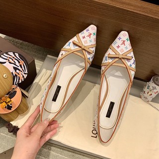 Giày búp bê mũi nhọn