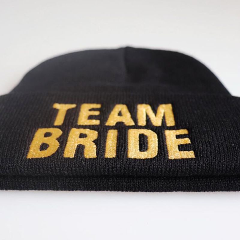 Mũ Dệt Kim Thêu Họa Tiết Màu Vàng Thời Trang Mùa Đông Cho Nữ