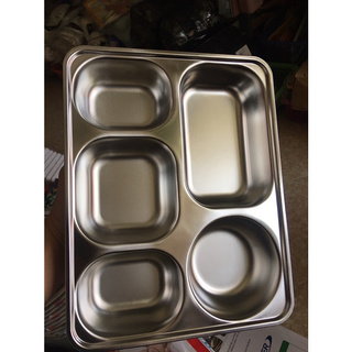 Khay cơm phần 5 ngăn inox sâu có nắp