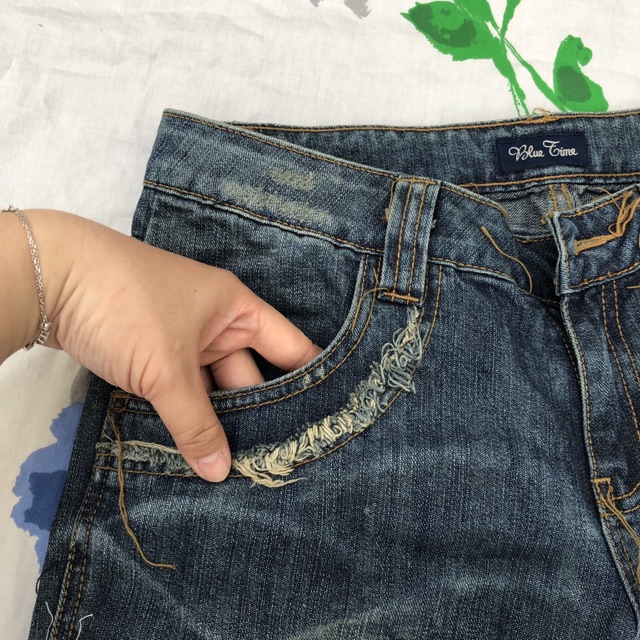 (THANH LÝ) Quần Jeans Nữ Blue Time Ống Rộng Hot Trend Tua Rua Cách Điệu Cắt Nhãn - Size 28 lỗi sợi nhẹ
