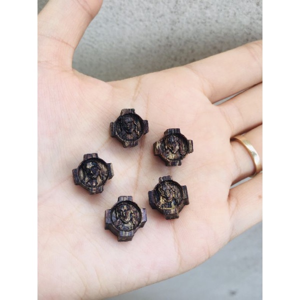 Charm Thánh Giá Chúa Giesu Trầm Hương Sánh Chìm