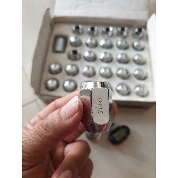 Bộ bulong bánh ô tô