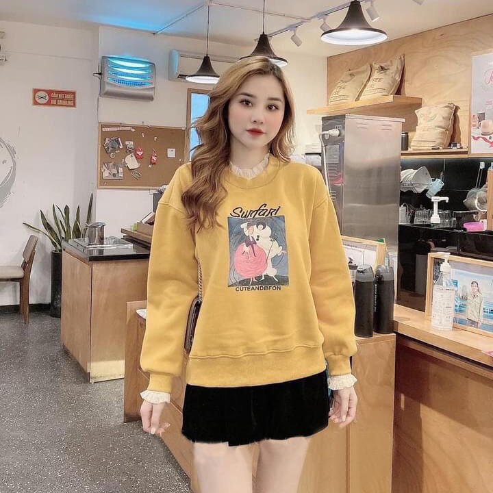 ÁO NỈ NỮ SWEATER FORM RỘNG, MÀU VÀNG IN HÌNH BẠCH TUYẾT CỔ BÈO REN, HÀNG QUẢNG CHÂU CAO CẤP | BigBuy360 - bigbuy360.vn