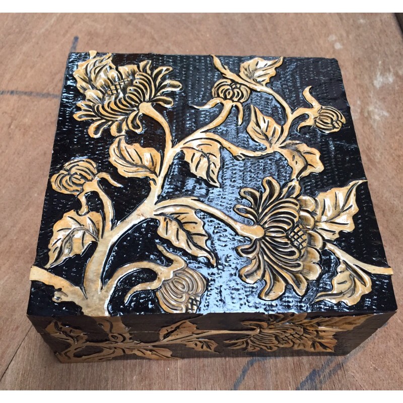 Hộp nữ trang bằng đá 12x12x5cm