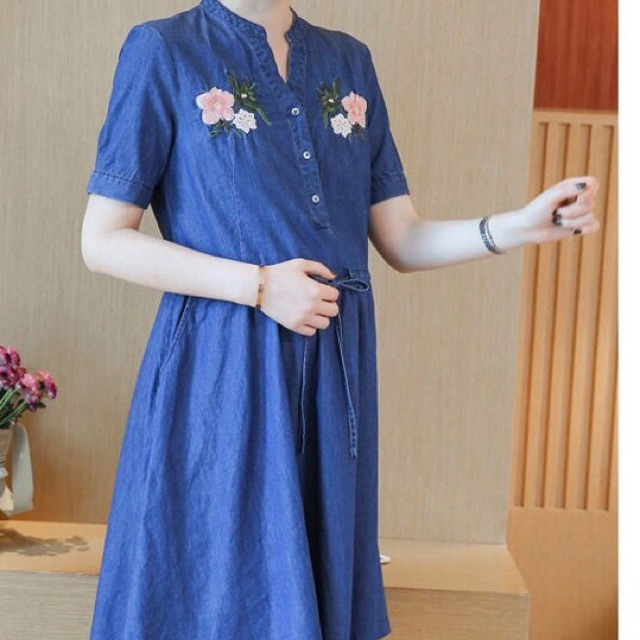Đầm bầu jean cổ trụ thêu hoa siêu đẹp eo dây rút không bầu mặc cũng ok