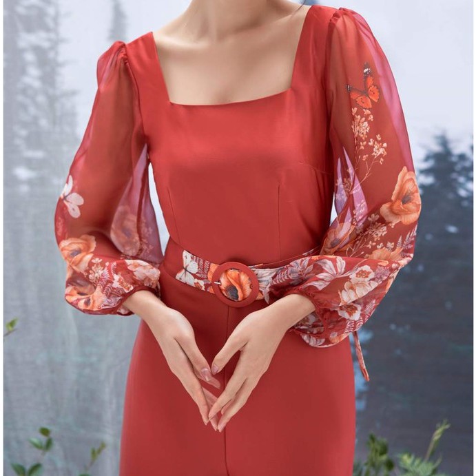 Jumpsuit lụa hoa đỏ cổ vuông tay bồng HeraDG - WJS19011