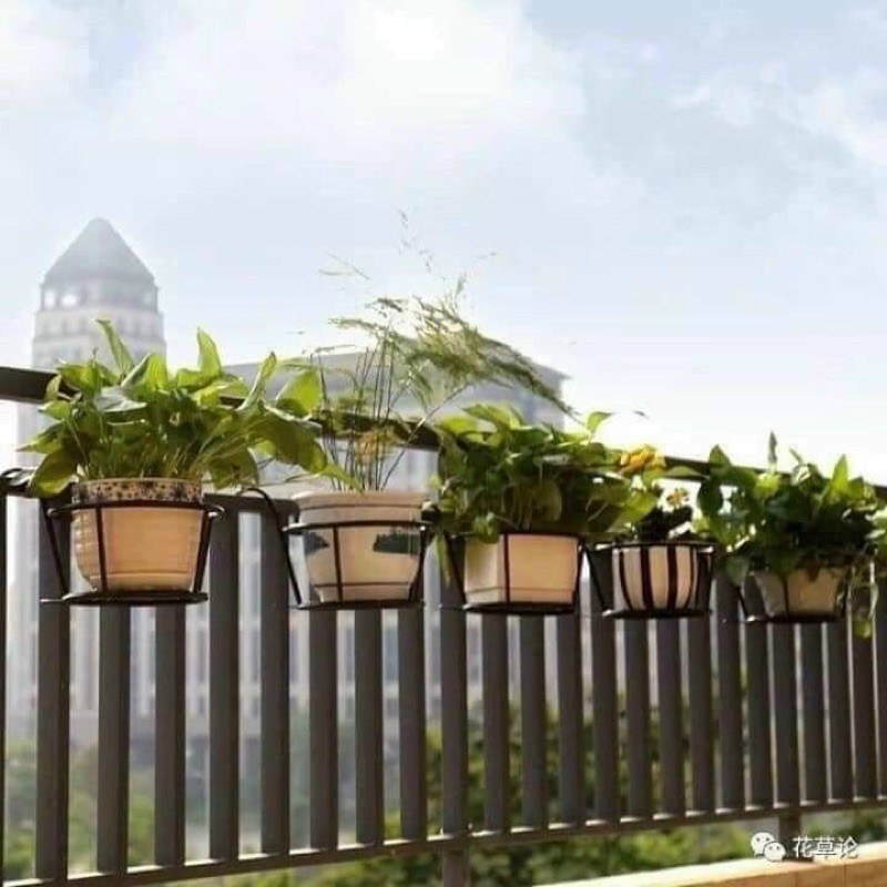 Giá treo chậu hoa ban công{sắt rỗng phun sơn tĩnh điện, nhẹ mà vẫn chắc chắn với tải trọng lên tới 15kg}