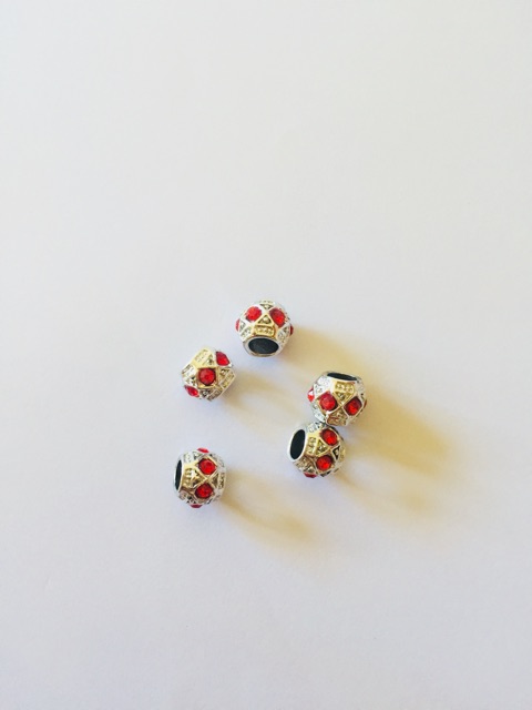 Charm Mic vòng viền pha Lê đỏ cao cấp