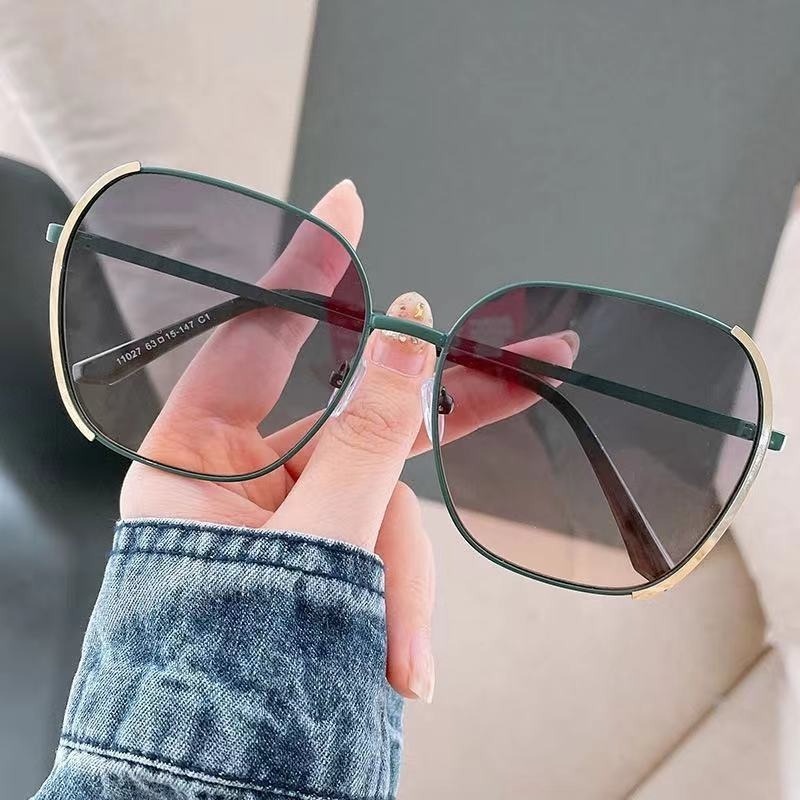 Kính Mát Gọng Vuông Tròng To Thời Trang Cho Nữ 2022