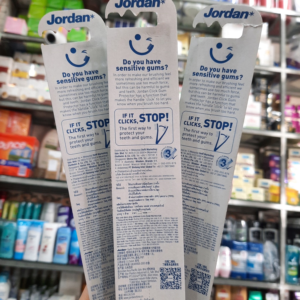 1 Cây bàn chải đánh răng Jordan Click Gum Protector (shop giao màu ngẫu nhiên)