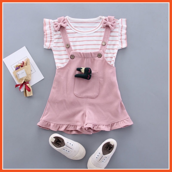 2 Chiếc Dễ Thương Tập Đi Cho Bé Gái Áo Thun Suspender Quần Short Đi Chơi Quần Áo Thời Trang Mới Vịnh Bộ Phù Hợp Với Bajubaby Bé Gái Mùa Hè Mới quần Áo 0-1-2-3 Một Năm Bé Gái Suspender Quần Short 2 bộ Quần Áo Mùa Hè Vali Trẻ Em