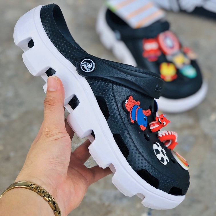 Dép cross Cá Sấu Duet Đen Đế trắng [Freeship +12 jitbitz]