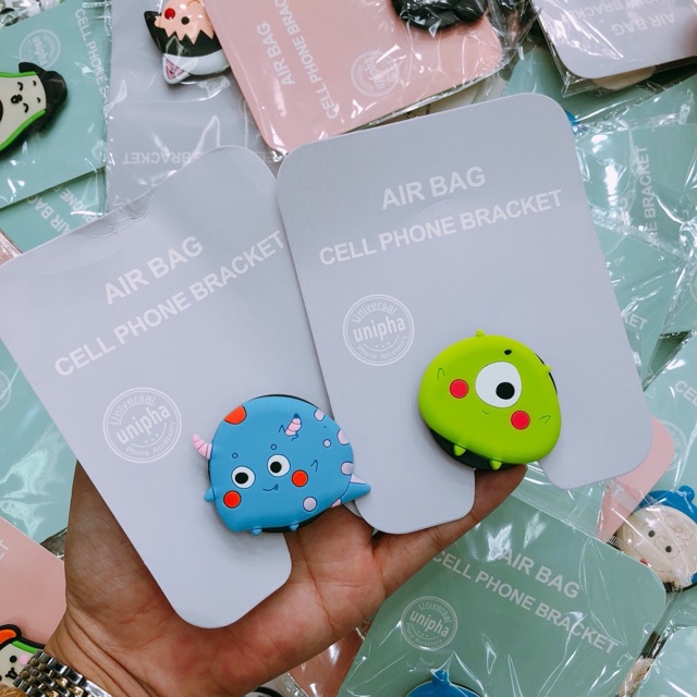 ⚡️MẪU MỚI POC EM BƠ KAWS POKEMON⚡️GIÁ ĐỠ ĐIỆN THOẠI IRING POC CÓ THỂ THU GỌN HÌNH POP | BigBuy360 - bigbuy360.vn