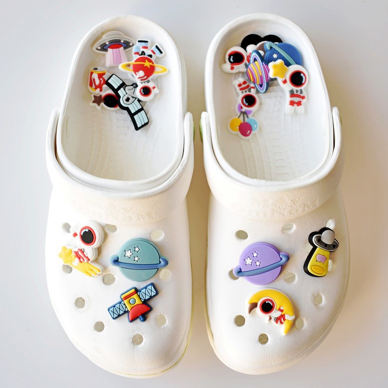 Khóa giày Crocs bằng cao su PVC mềm hình phi hành gia dễ thương