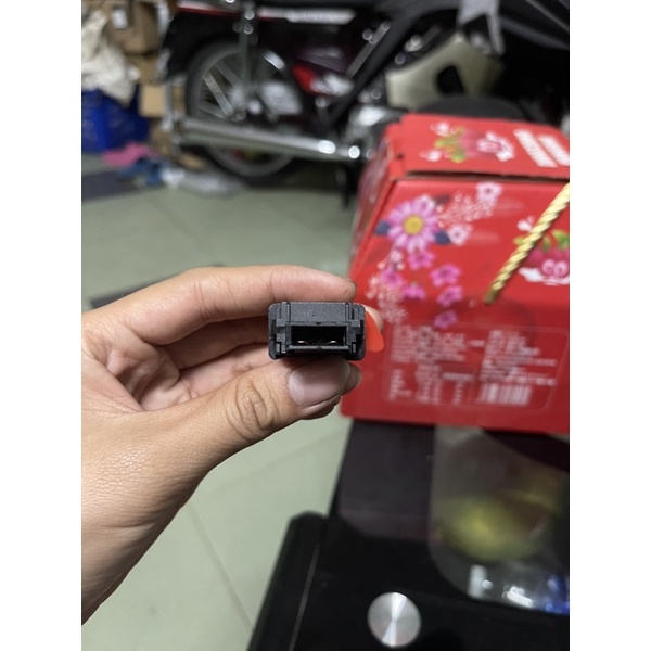 Nút công tắc đề đỏ Honda