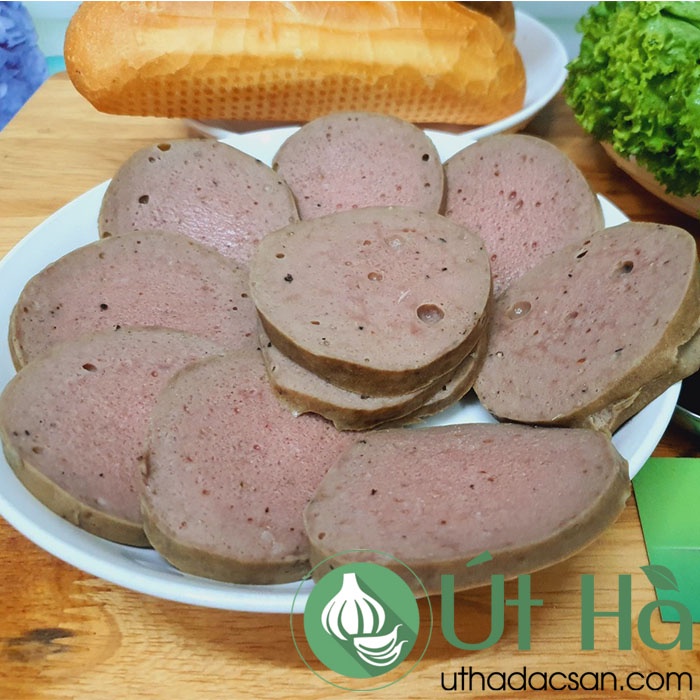 Chả Bò Quảng Ngãi Loại Đặc Biệt Cây 0.5KG 100% Nguyên Liệu Tự Nhiên Tươi Ngon Không Chất Bảo Quản - Út Hà Đặc Sản