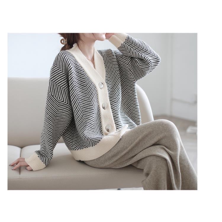 Áo cardigan kẻ sọc chéo len đan dày dặn sang chảnh | BigBuy360 - bigbuy360.vn