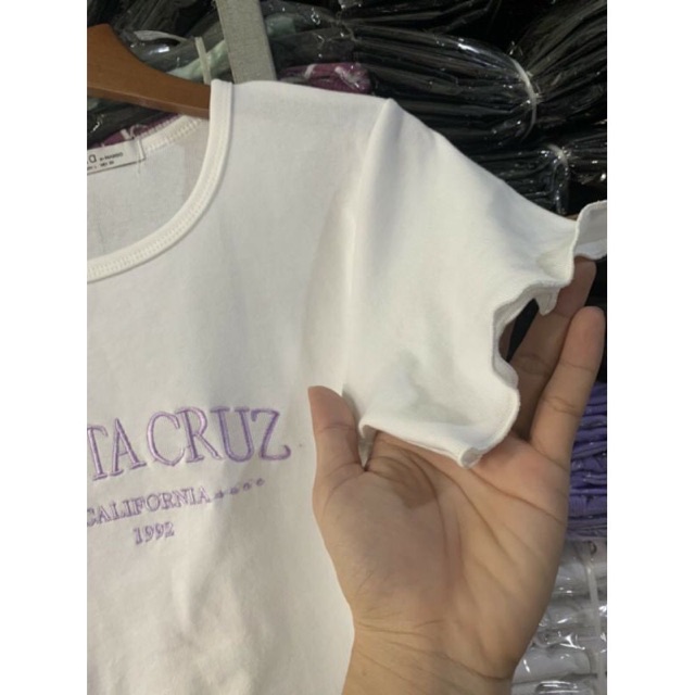 Áo croptop thêu SANTACRYZ