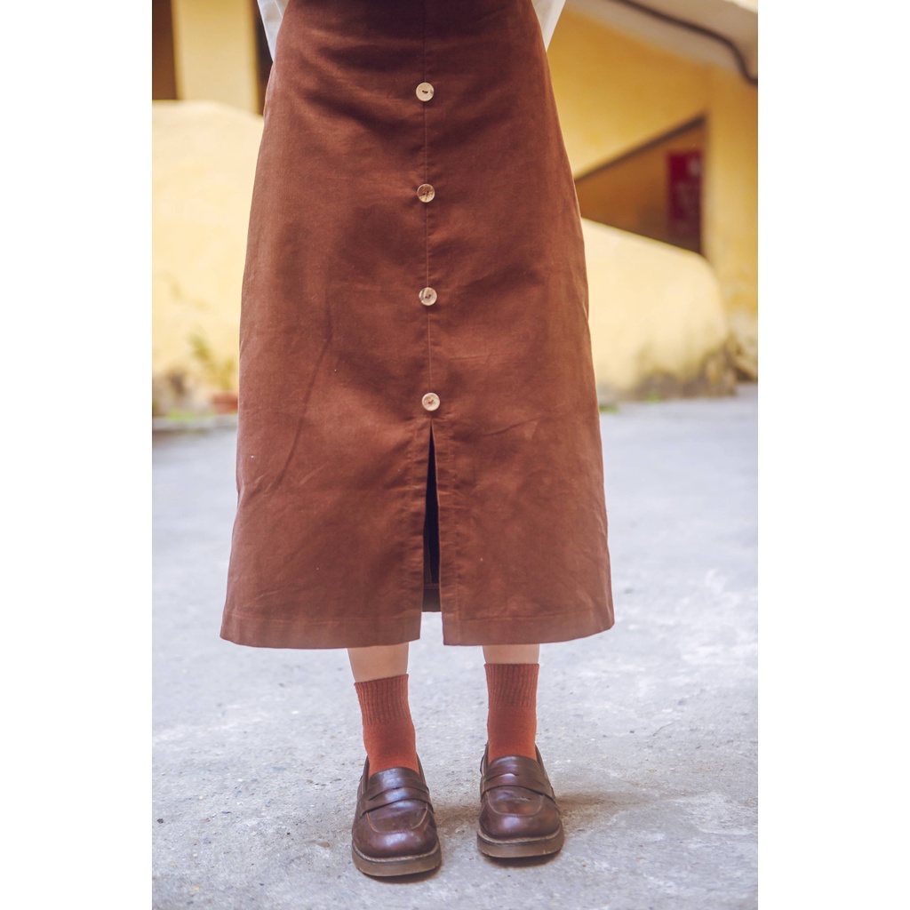 Chân váy nâu nhung tăm